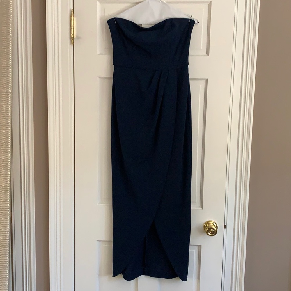 Wayf Women’s strapless maxi dress. Size 8. Navy color. Worn once.
